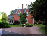 House - Side View from Cobble Apron.jpg (91931 bytes)